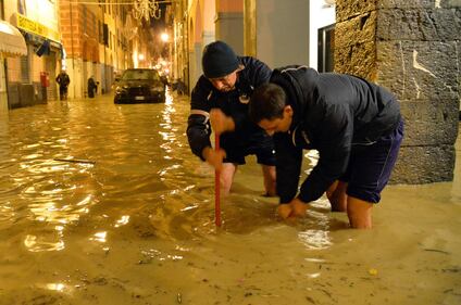 Chiavari: sott'acqua: danni e disagi causati dall'Entella 8