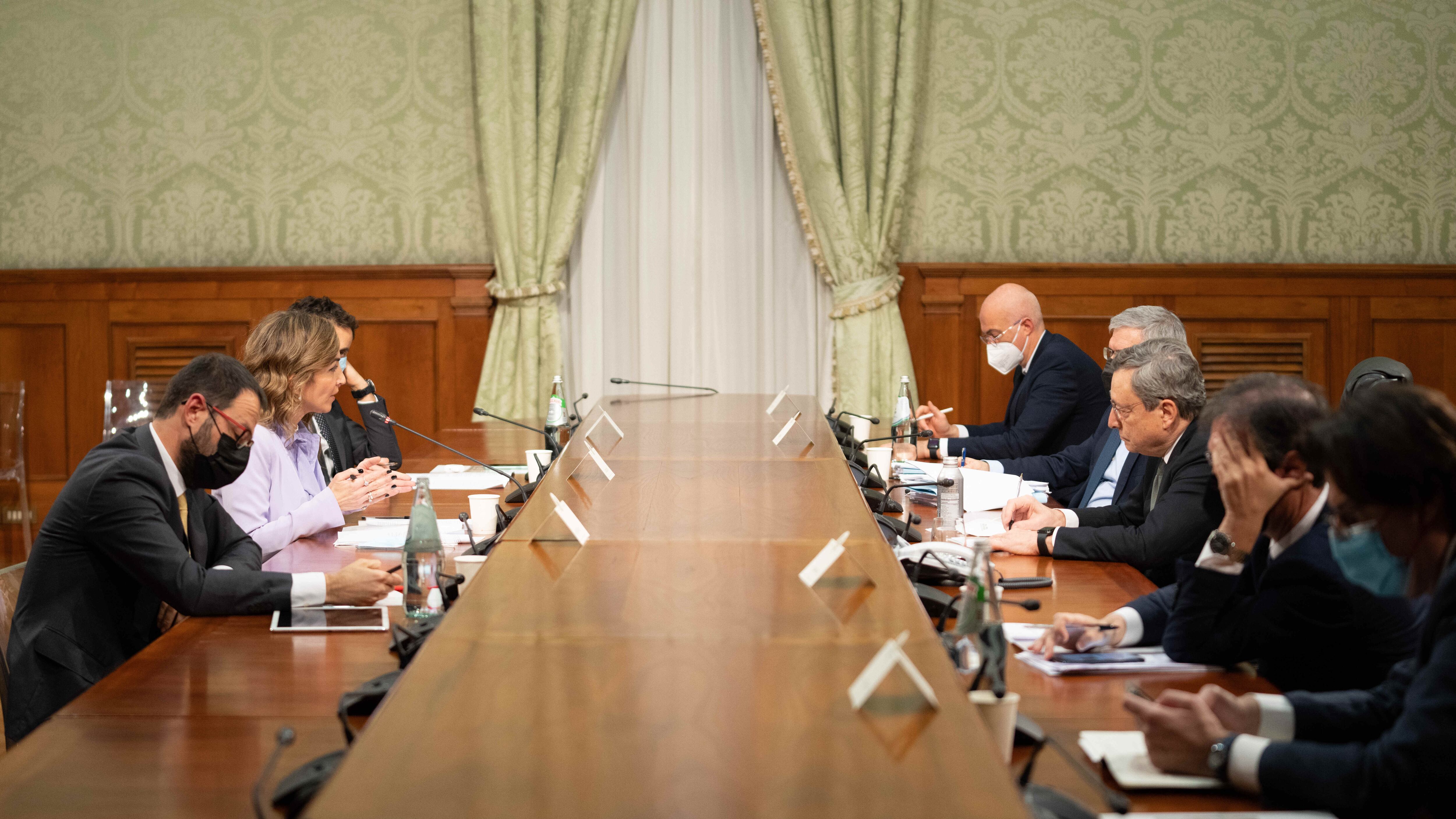 La sfilata dei partiti a Chigi. Il premier blinda la manovra