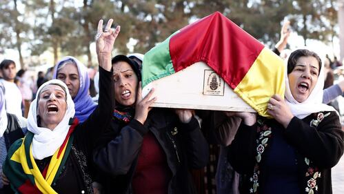 Le bare di combattenti curdi, uccisi a Kobane negli scontri con l'Is 4