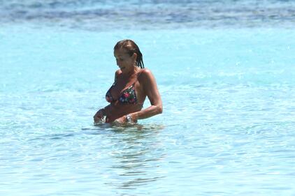 Il topless di Cristina Parodi a Formentera 13