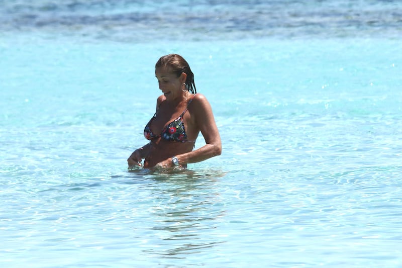 Il topless di Cristina Parodi a Formentera 13