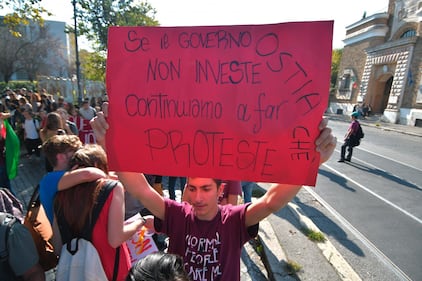 Manifestazione studentesca contro il governo a Roma 5