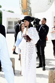 Rihanna super sexy alla Fondazione Vuitton 7