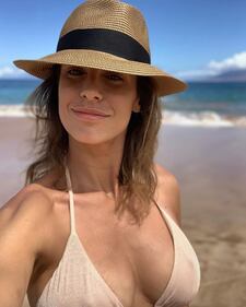 Elisabetta Canalis sexy in spiaggia 5