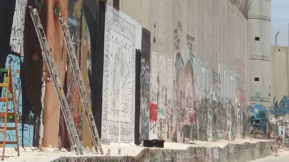 Torna libera l'attivista palestinese: arrestato il writer italiano che l'ha dipinta