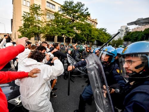 "Espressione di un centrosinistra ipocrita". Gli studenti rossi sbugiardano Sala