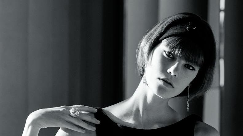 Bon ton e femme fatale. Celine porta in scena le "borghesi ribelli"