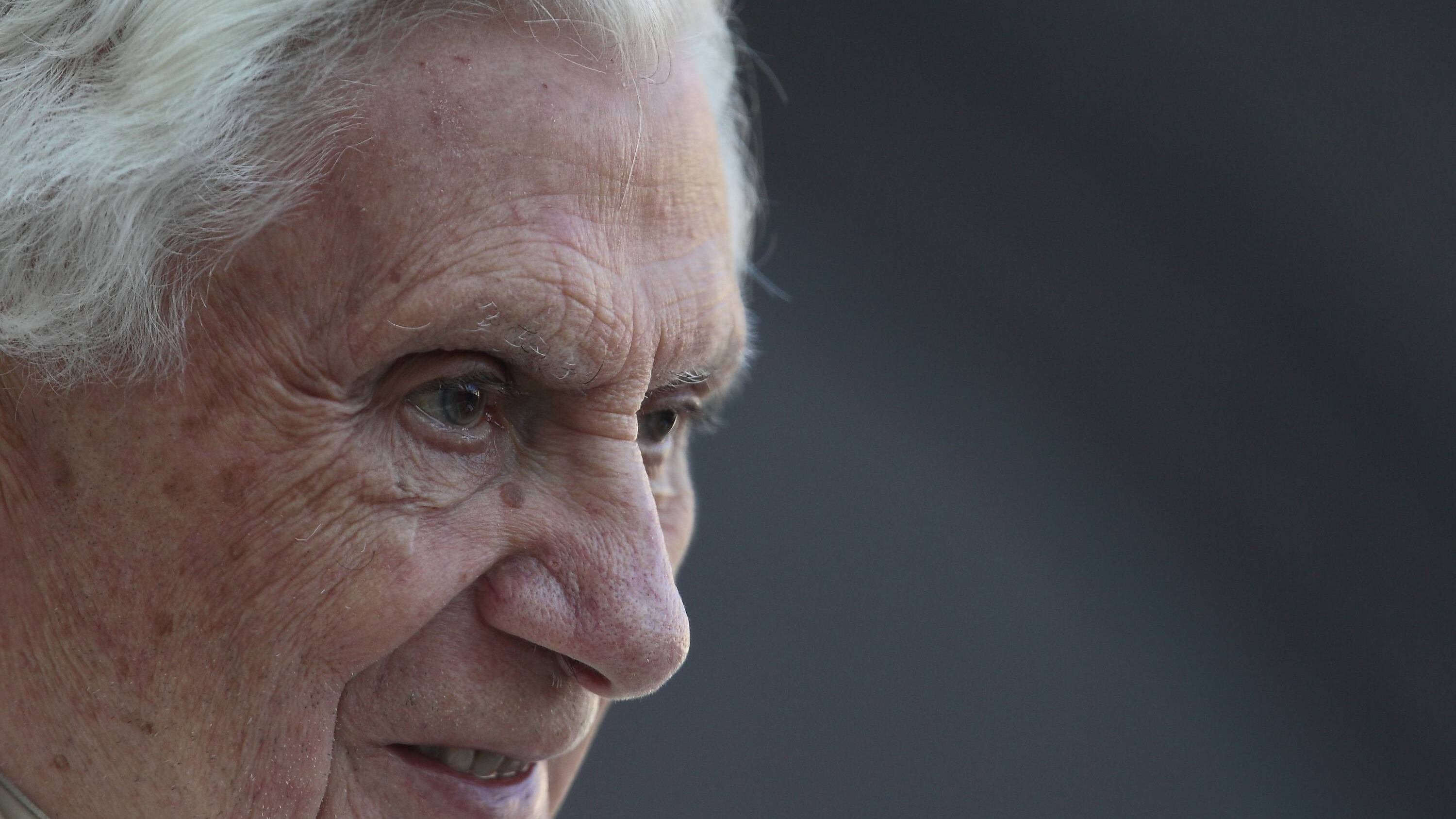 "Un gigante della fede e della ragione". Il cordoglio della politica per Benedetto XVI