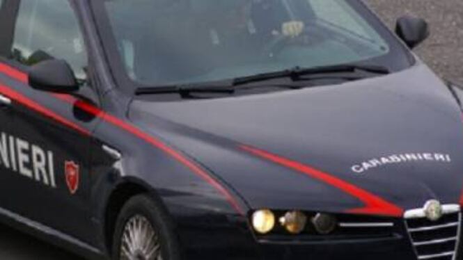 Aggredisce la ex e colpisce il figlio, arrestato