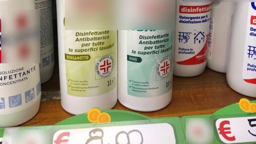 Farmacia vendeva guanti e disinfettanti con aumenti dell’800%