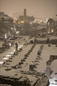 Dai Fori Imperiali al Colosseo: Roma imbiancata 20