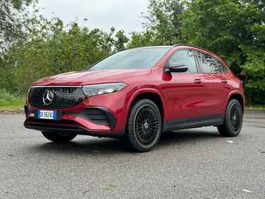Mercedes EQA 300 4Matic: guarda la gallery del crossover elettrico premium 2