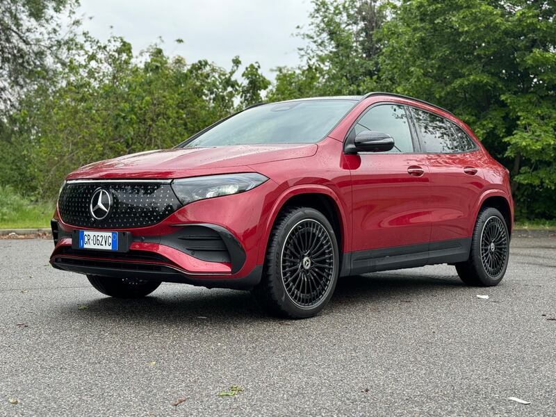 Mercedes EQA 300 4Matic: guarda la gallery del crossover elettrico premium 2