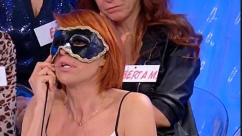 Uomini e Donne, Armando contro Luisa: "Quanto sei brutta"