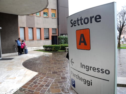 Il primario zittisce i pm: "Berlusconi ricoverato almeno fino a domani"