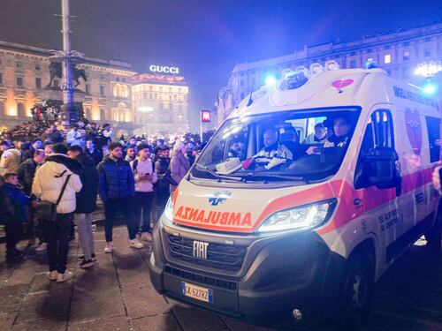 Uccide la moglie a forbiciate e chiama il 112