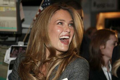 Bar Rafaeli, gravidanza sexy al mare 19
