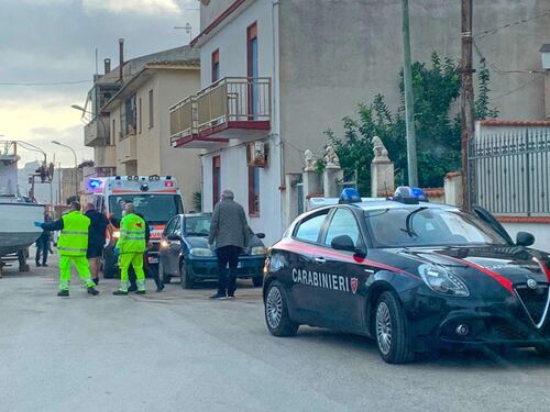 Donna uccisa a coltellate. Interrogato il marito