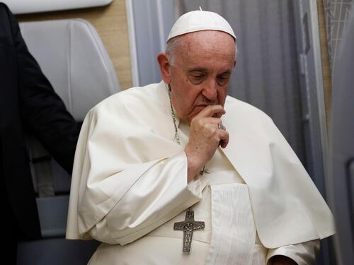 Il Papa non spegne le voci sulle dimissioni. "Segnali" sul successore?