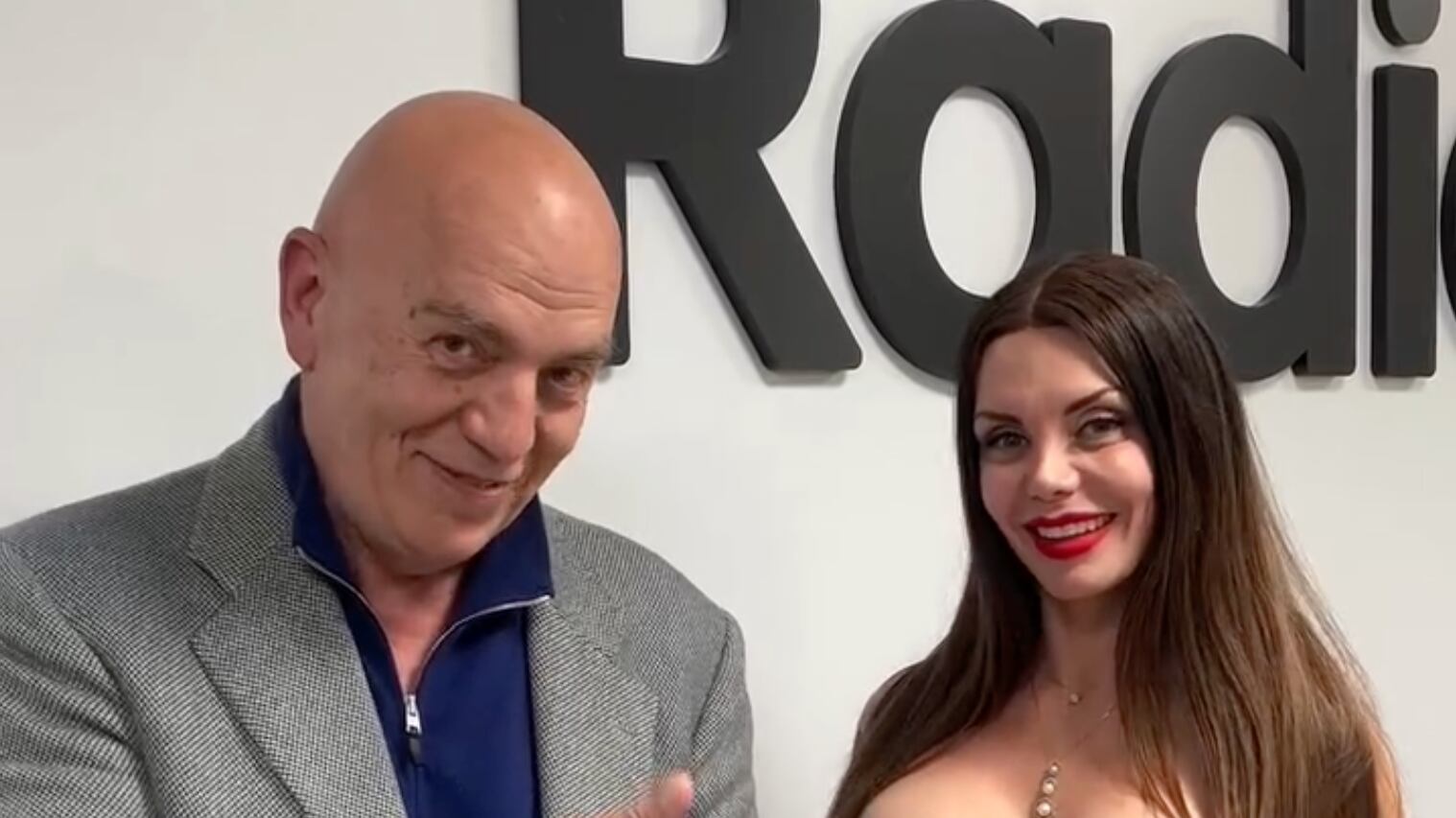 "Le bombe che ci piacciono...". Rizzo provoca e la sinistra lo accusa di sessismo