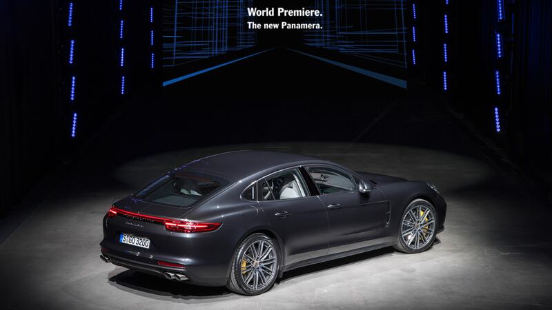 Le immagini della nuova Porsche Panamera 17