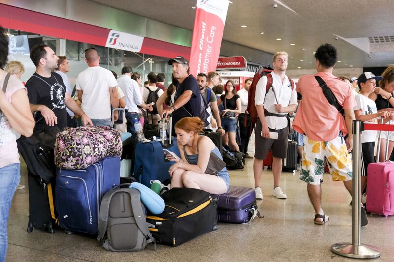 Attese e disagi alla stazione di Roma Termini a causa dell'incendio di Firenze 5