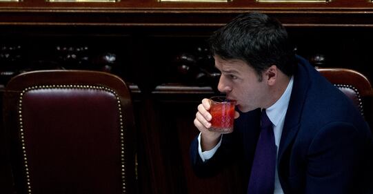 Caffè, succo, evidenziatori in bocca: le distrazioni di Matteo 8