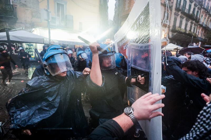 Manifestazione contro il G7 a Napoli 1
