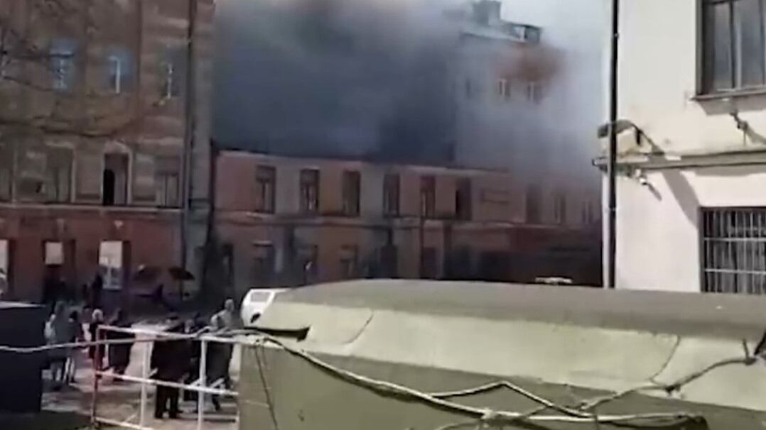 A fuoco il "palazzo dei missili". Diversi morti in Russia