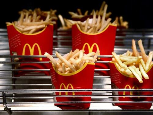 Le patatine sono fredde e spara al McDonald's