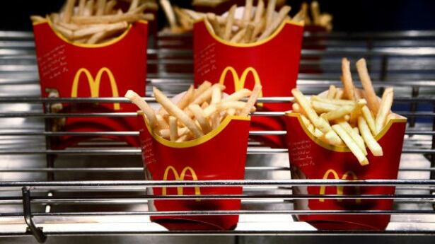 Le patatine sono fredde e spara al McDonald's