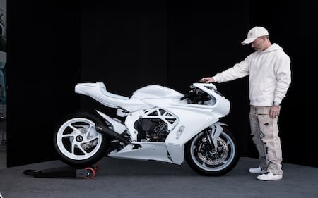 Mv Agusta Superveloce Arsham, guarda tutte le foto 2