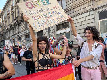Uomini vestiti da cani, utero in affitto e maternità surrogata. Ecco il Gay Pride di Palermo 29