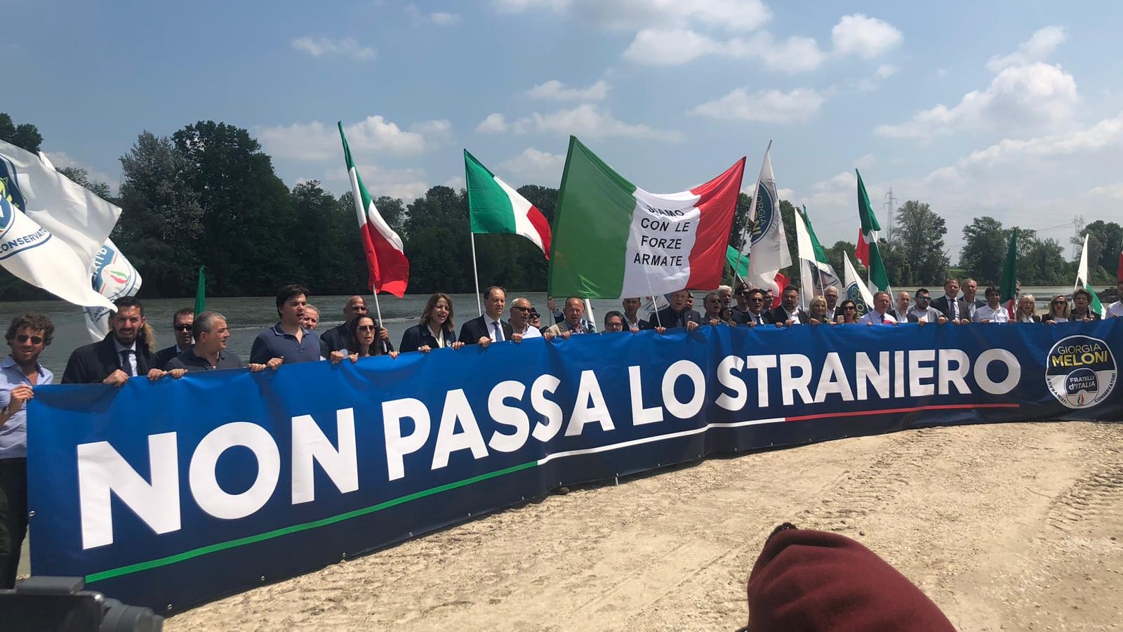 Manifestazione sul Piave di FdI: "Qui non passa lo straniero"
