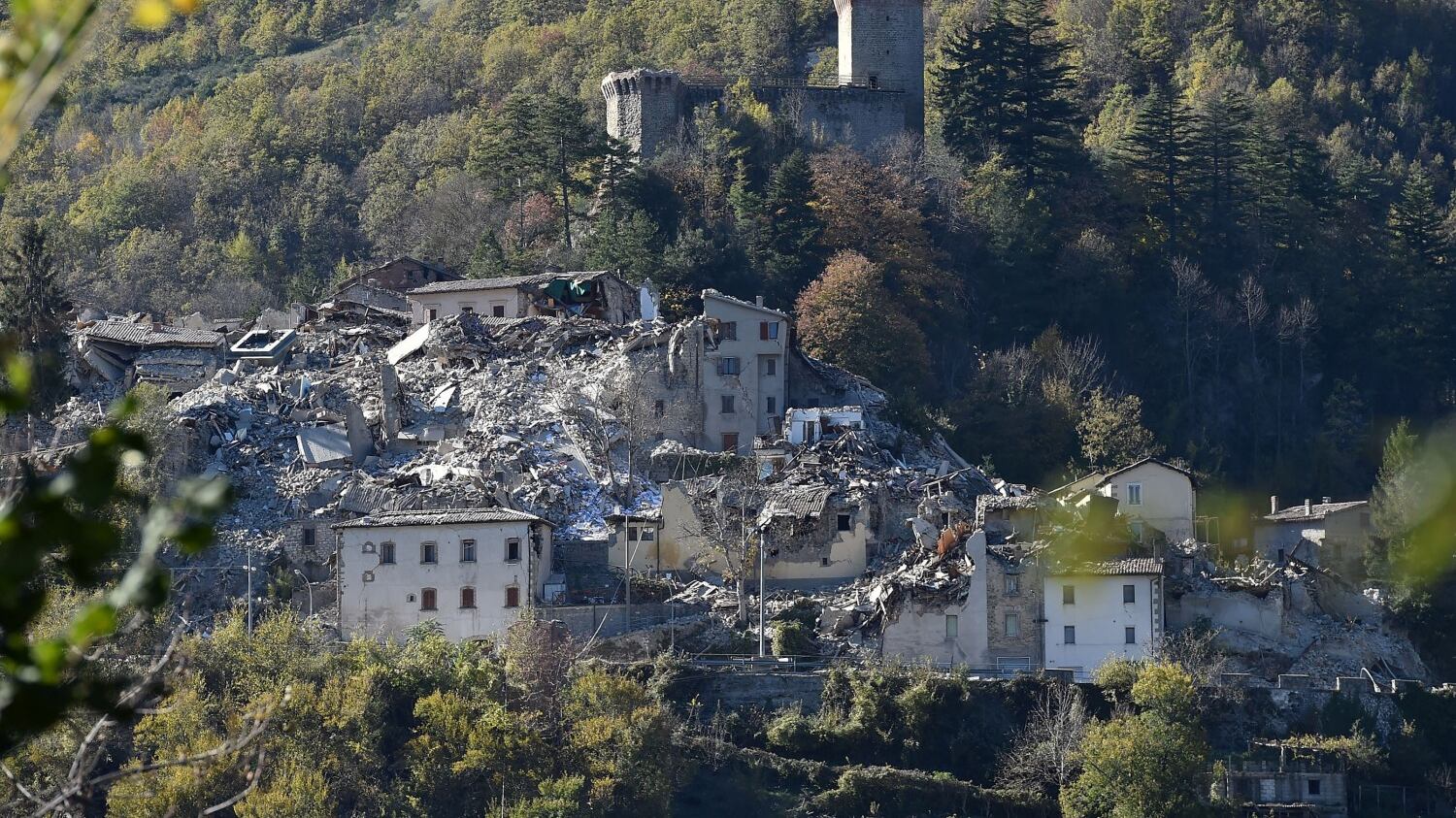 Terremotati ed esasperati: è rissa per le casette