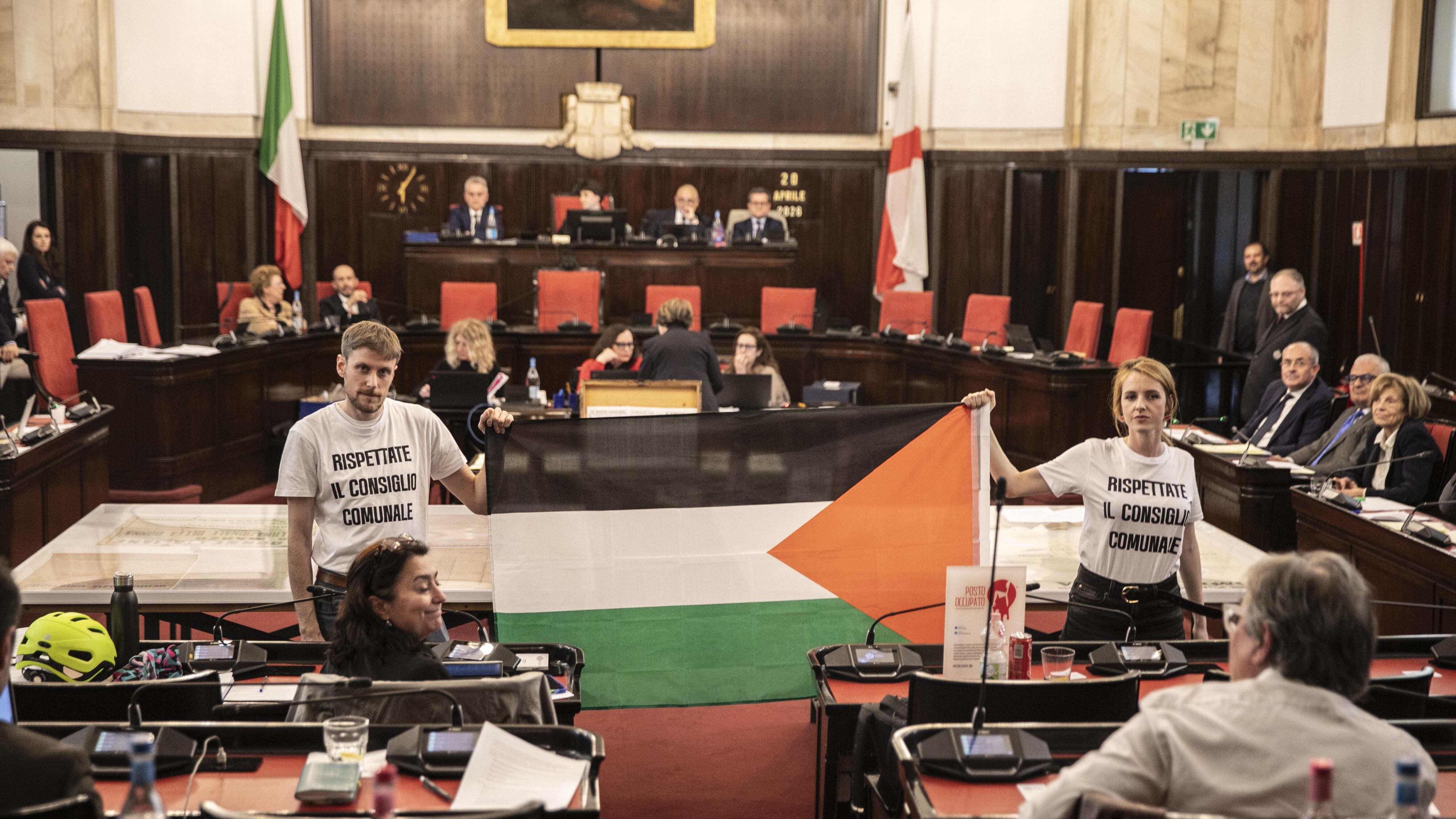 Cori per Hannoun e caos in Consiglio