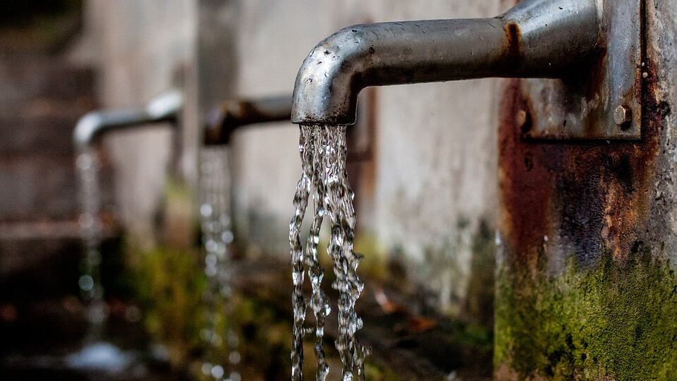 Matera nel caos per l'acqua: vietato bere dal rubinetto