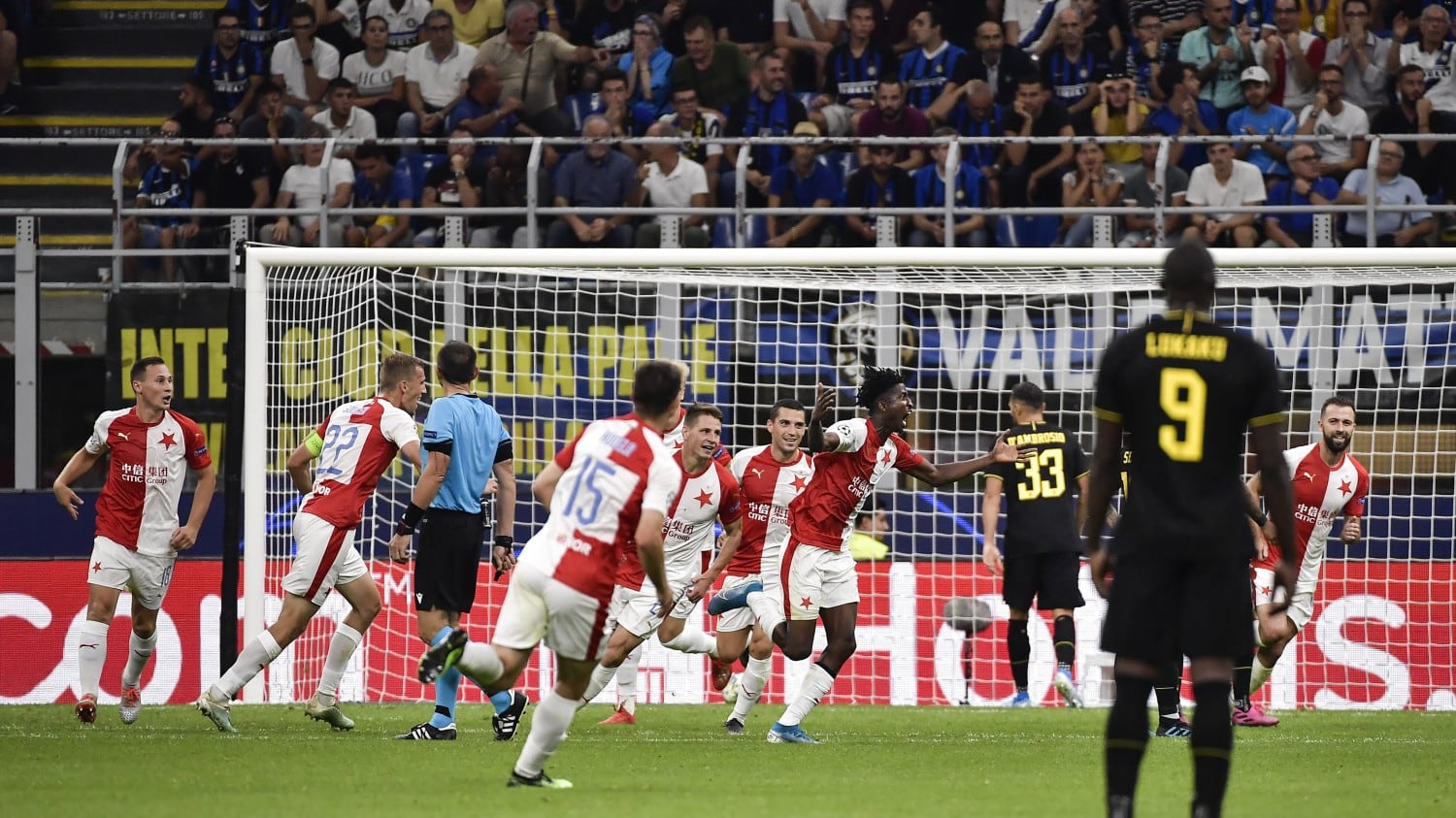 Champions, l'Inter stecca con lo Slavia Praga: Barella sigla l'1-1 al 93'