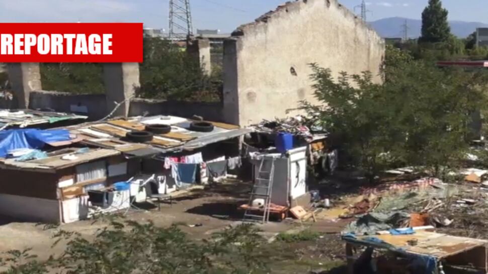 Quel rudere trasformato in campo rom: "Dateci soldi per tornare in Romania"