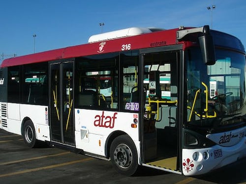 Terrore sull'autobus, egiziano ferisce 2 persone con coltello