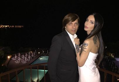Nina Moric sexy su Facebook 5