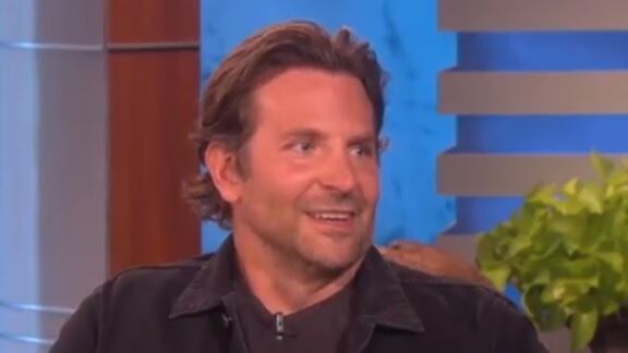 Bradley Cooper e Laura Dern avvistati insieme a New York, flirt in corso?