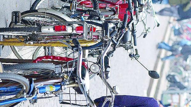 Il ciclista senza regole? L'incubo dei pedoni