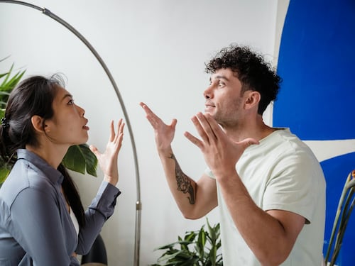 Le parolacce migliorano la performance: uno studio dell’Università di Keele rovina l’educazione civica