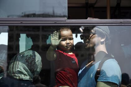Lesbo invasa dagli immigrati: scontri e feriti 5