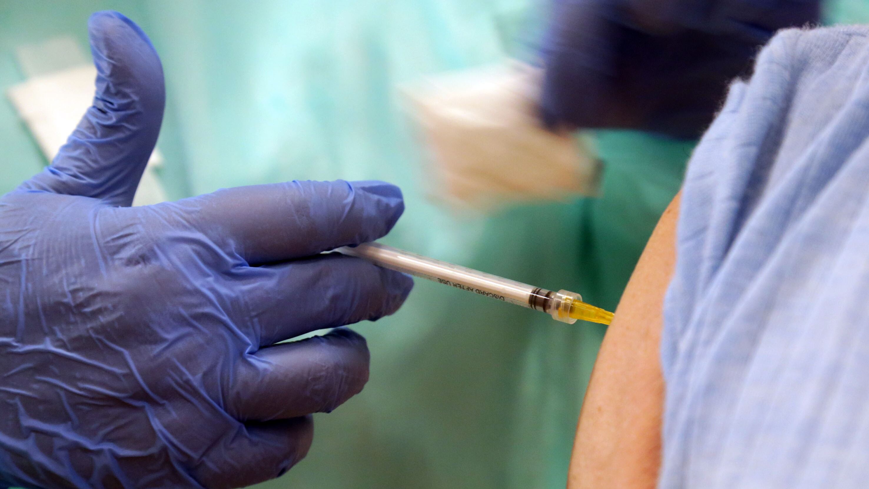 "Basta con i ritardi sui vaccini". Draghi in pressing sulle Big Pharma