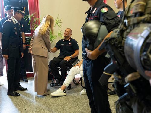 Le foto dell'incontro tra la premier e le donne e gli uomini dell'Arma