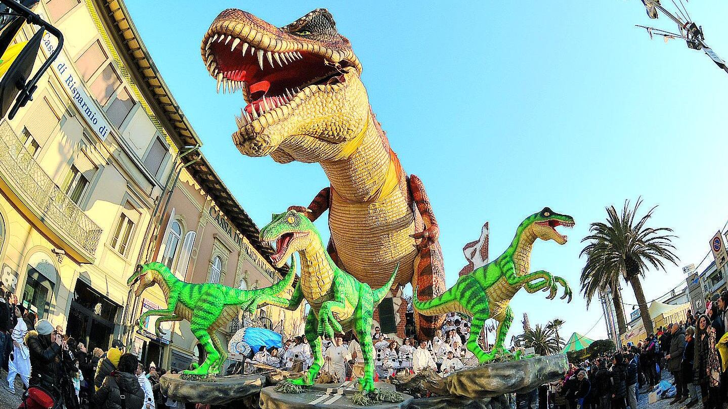 Da Viareggio a Rio de Janeiro satira e ritmo ma con divertimento