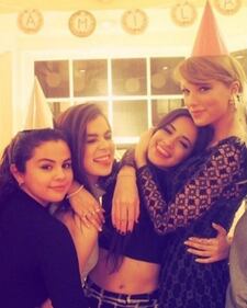 Selena Gomez supera Taylor Swift, è lei la più seguita su Instagram: foto 11