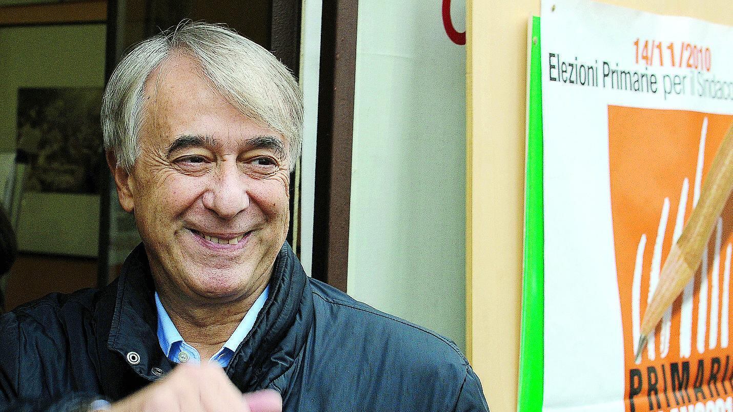 I sondaggi lo affondano E Pisapia prende tempo